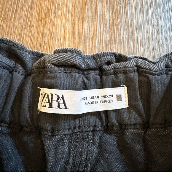 Zara High Waisted Paperbag Waist Black Jeans Size 6 EUC Denim Tapered Leg Edgy - Picture 6 of 8
